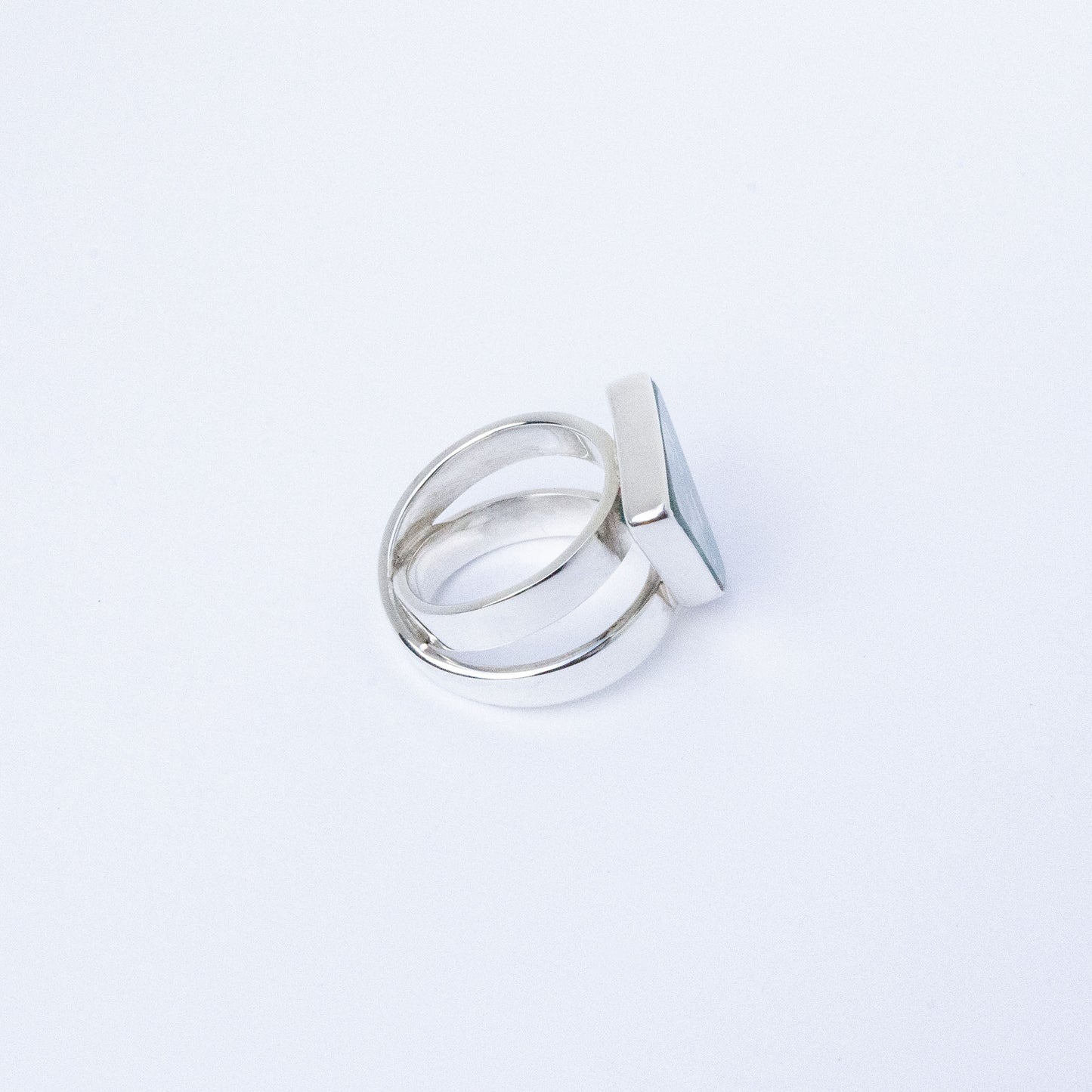 Lay Crossband Ring